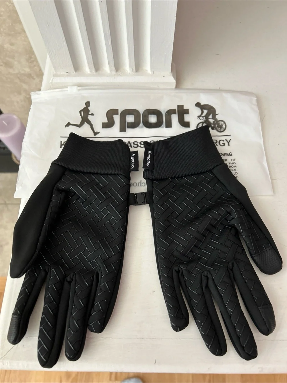 Kenothy Women’s Athletic Gloves Black, Size Medium
